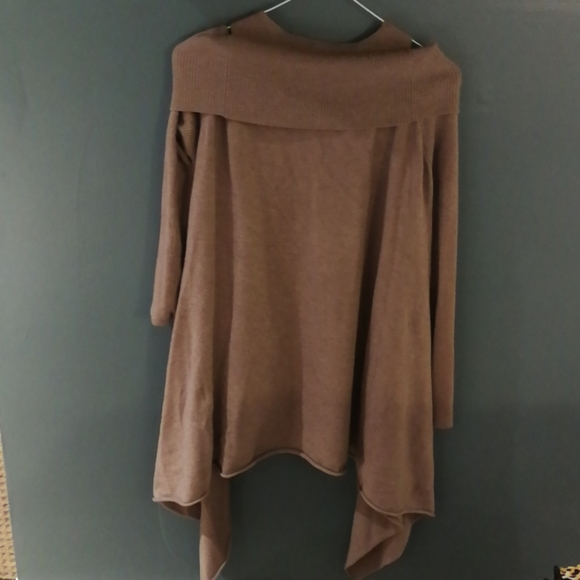 Flowy Sweater - Picture 2 of 4